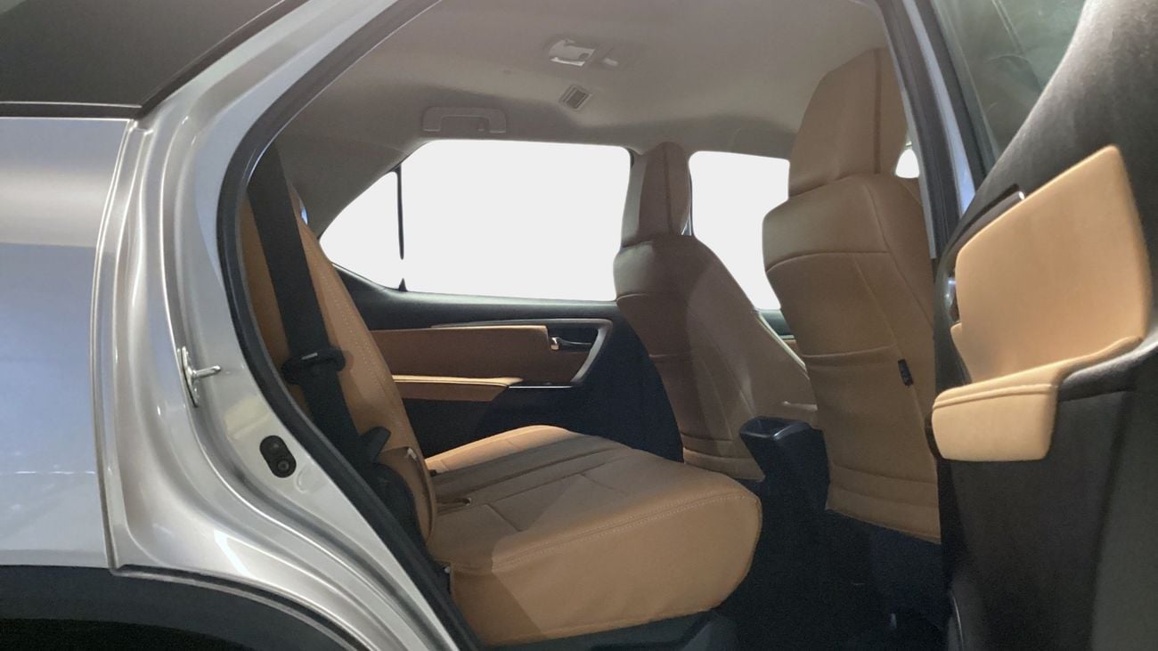 تويوتا فورتونر 4.0 4WD AUTO 7STR GXR RA/RB | شامل الضمان | 0 ﺪﻔﻋﺓ ﺃﻮﻟﻯ