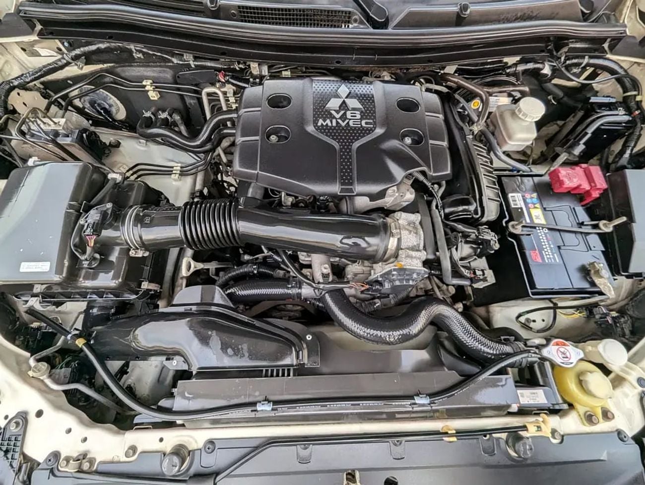 ميتسوبيشي مونتيرو سبورت GLS 4WD TOP LINE GCC IN EXCELLENT CONDITION