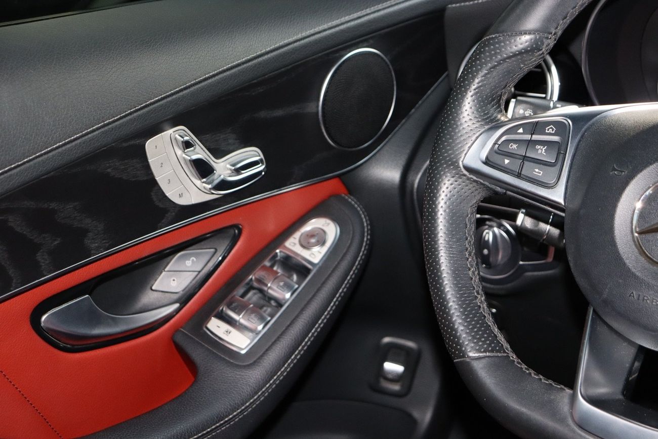 مرسيدس بنز GLC 250 4MATIC 2.0L Mercedes-Benz GLC250 Coupe / 2019 / GCC / Free Accident