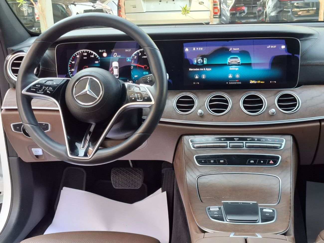 Mercedes-Benz E300 Premium + 2.0L Mercedes-Benz E300e 2021 full option