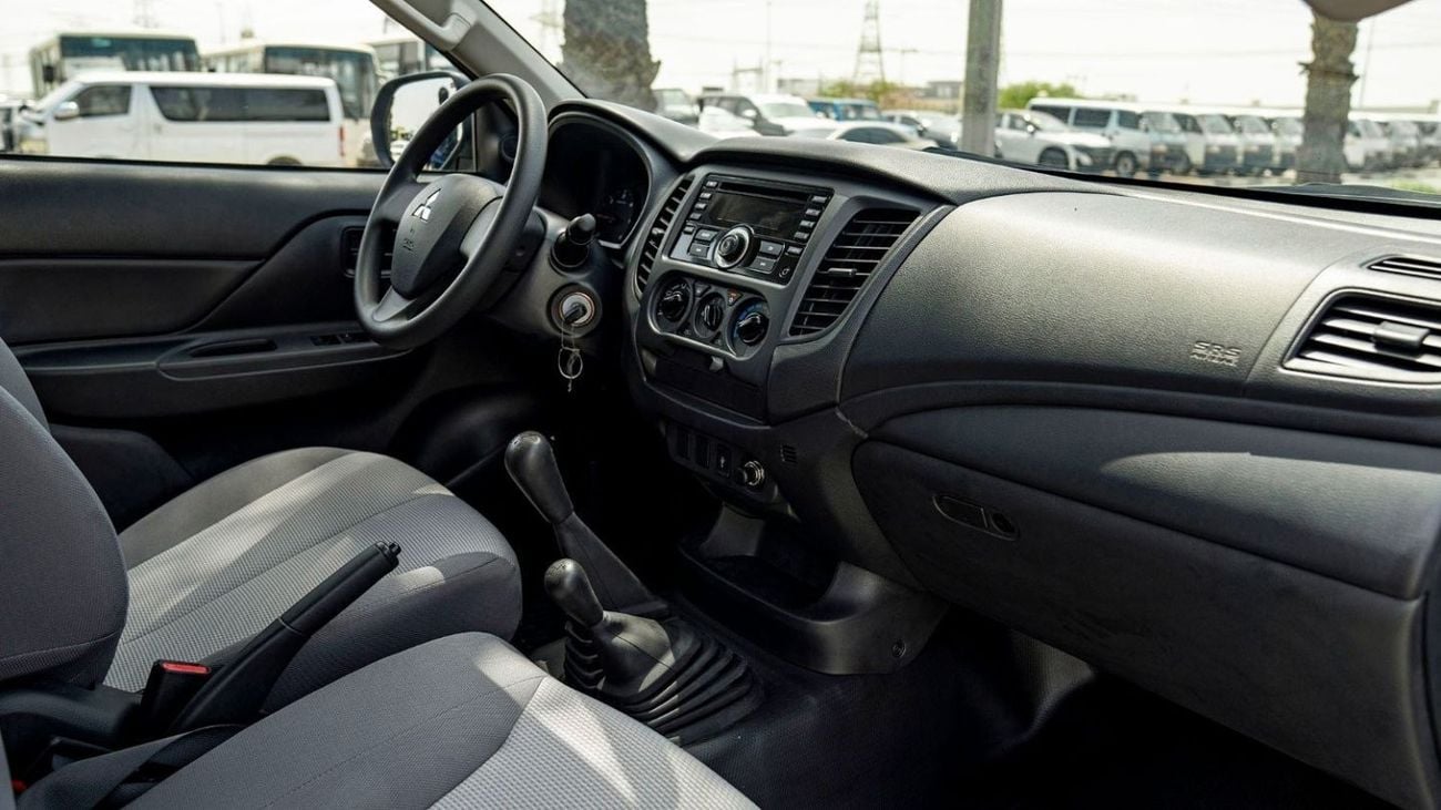 Mitsubishi L200 (LHD) MITSUBISHI L200 DC GL 2.5D MT 4WD MY2023 - SILVER