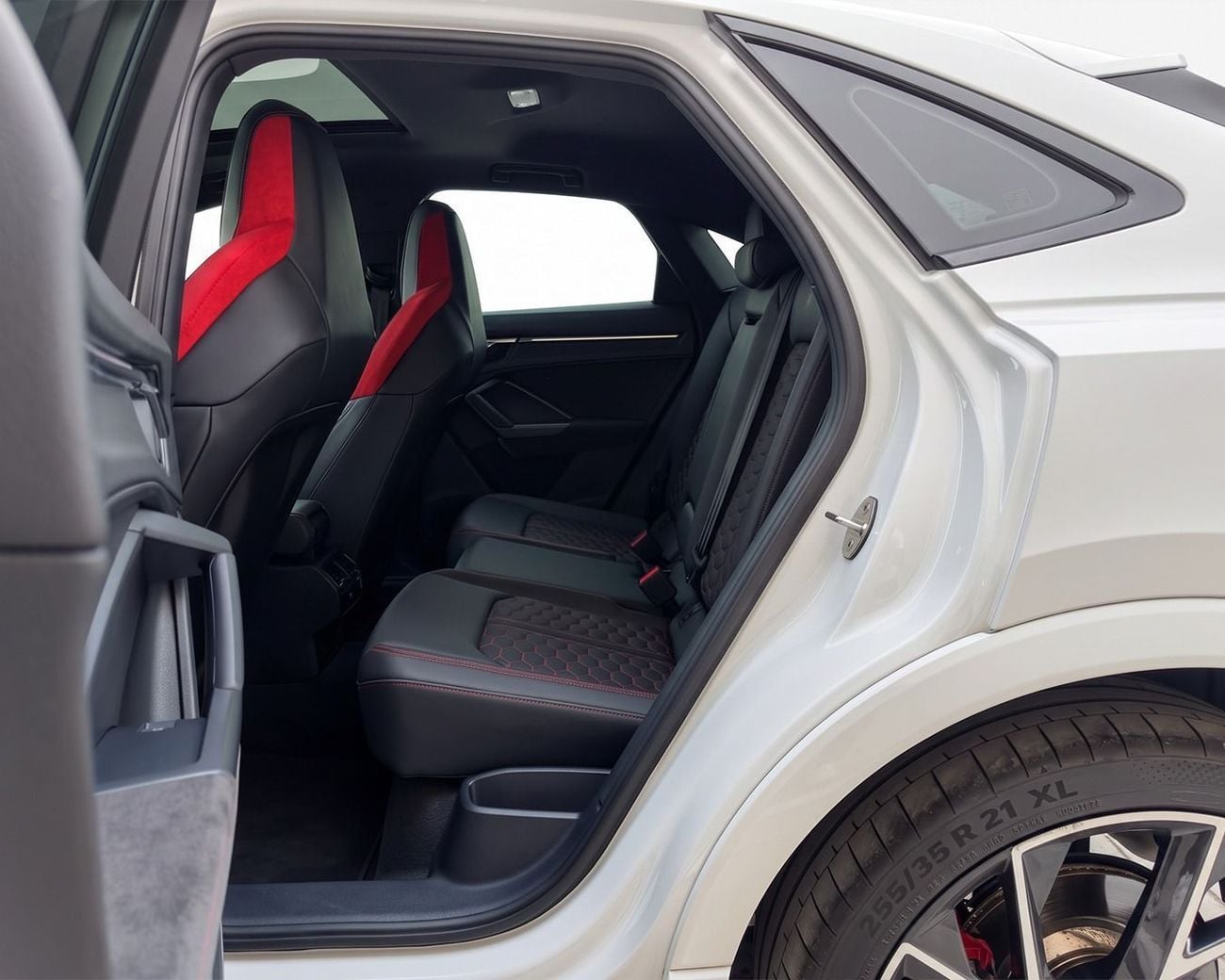 أودي RSQ3 STD l GCC Specs | 2 Keys | AED 3,721 /- Monthly