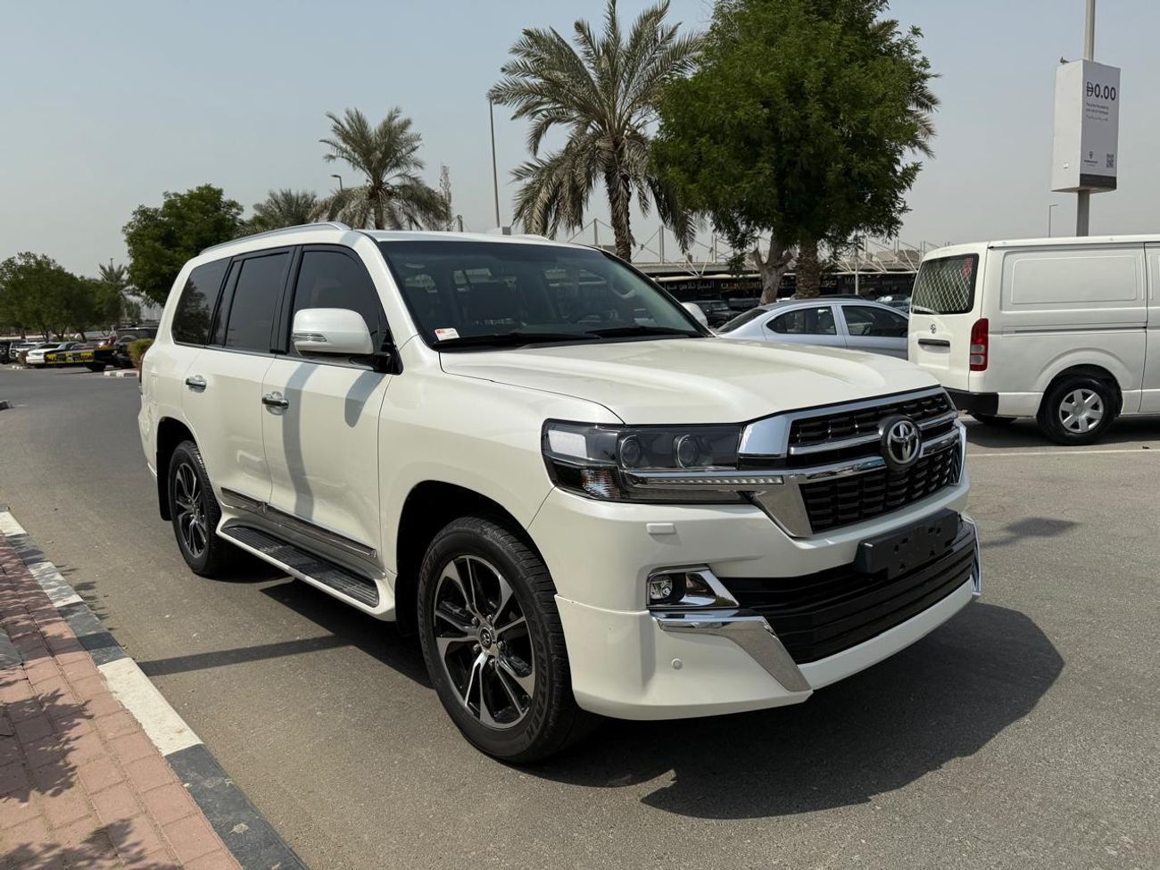 تويوتا لاند كروزر Land Cruiser GXR 4.0L Petrol V6 Grand Touring Full Option 2021 Model
