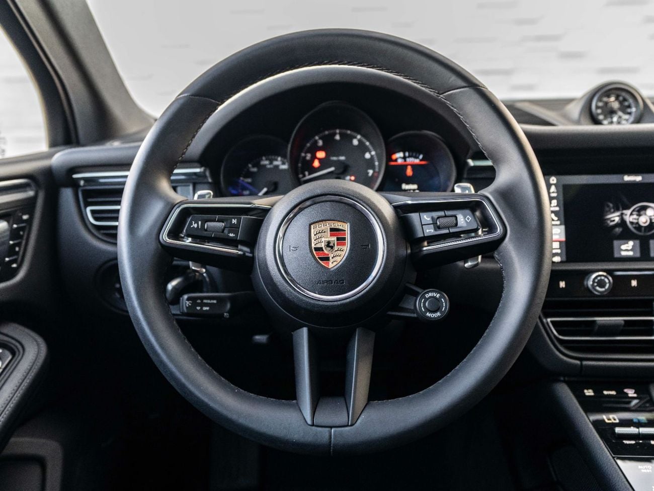 بورش ماكان Base