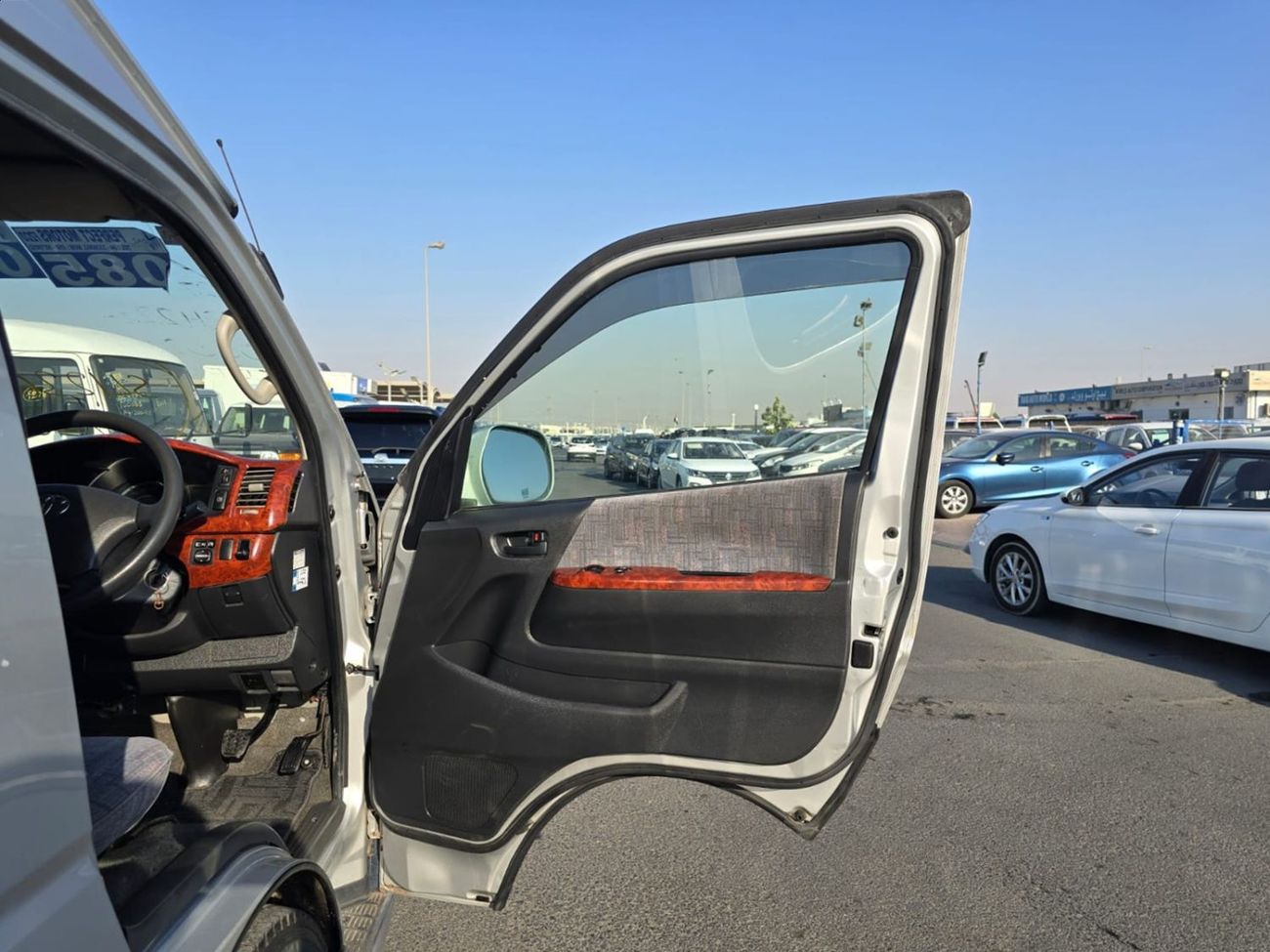 Toyota Hiace TOYOTA HIACE COMMUTER VAN RHD 2006 MODEL 2.7 L PETROL AUTOMATIC(PM02168)