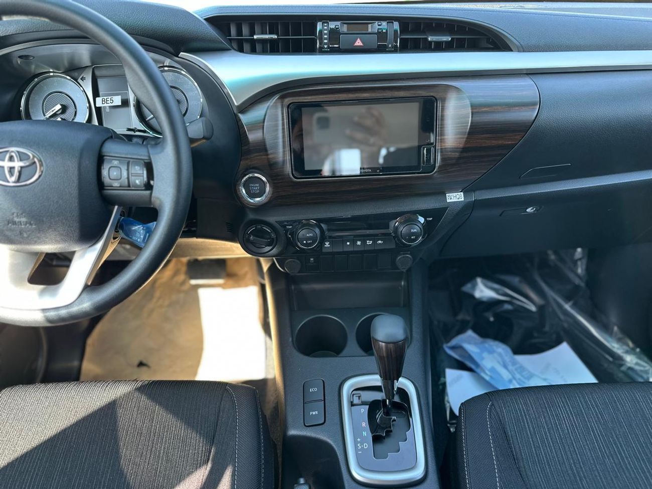 Toyota Hilux Toyota Hilux 2.7L A/T Full Option, Push Start, BSM, Black Color 2025/2025