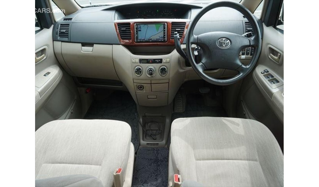 Toyota Noah AZR60G