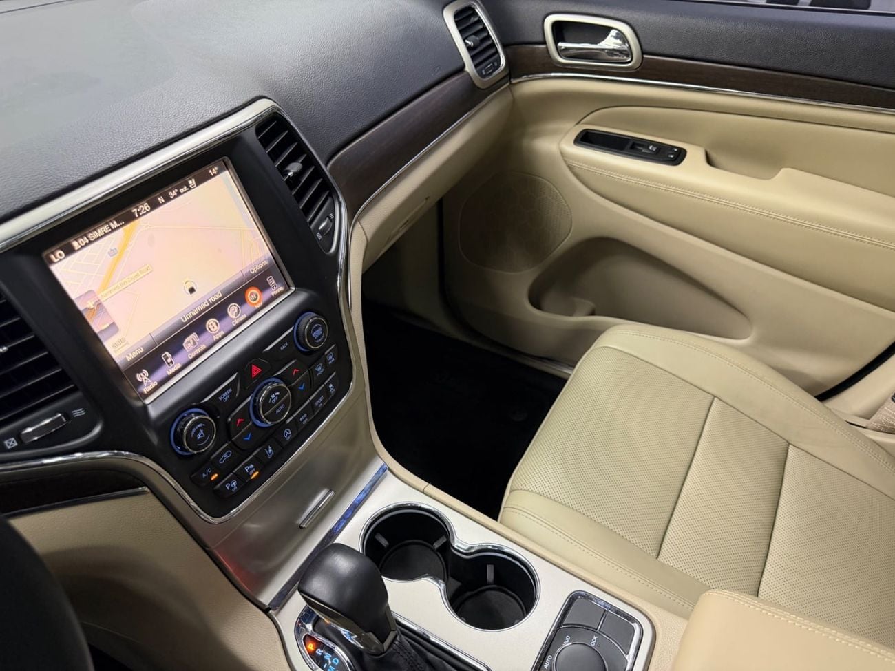 Jeep Grand Cherokee LIMITED GCC .. FSH .. Original paint .. V6 .. Perfect Condition
