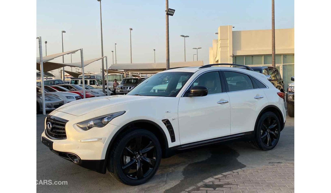 إنفينيتي QX70 2015 خليجي فل أوبشن بدون حوادث