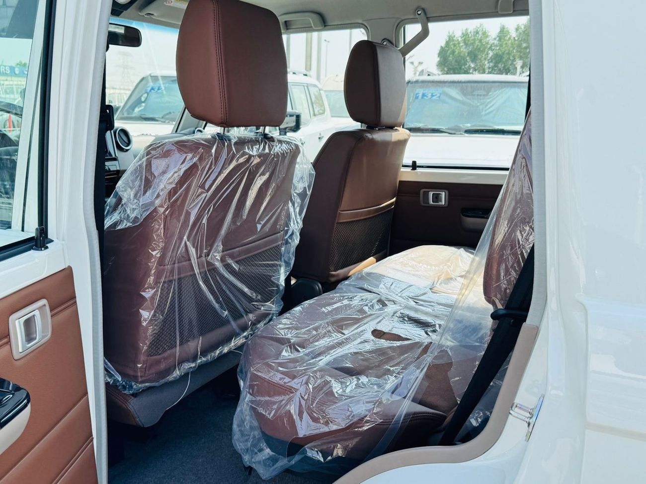 Toyota Land Cruiser TOYOTA LC76 5DOOR 4.0L PTR GCC A/T F/O WHITE 2025