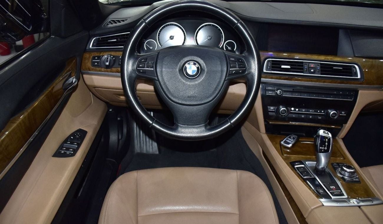 بي أم دبليو 730Li EXCELLENT DEAL for our BMW 730Li ( 2012 Model ) in Black Color GCC Specs