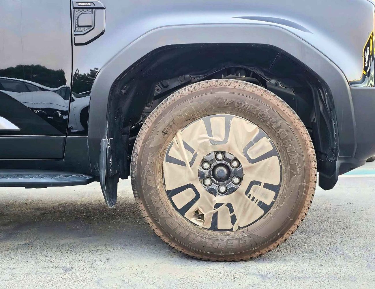 تويوتا برادو ALL ROUNDER / MID OPTION / 2.4T V4 PETROL / SUNROOF / LEATHER SEATS (CODE # P24AR)