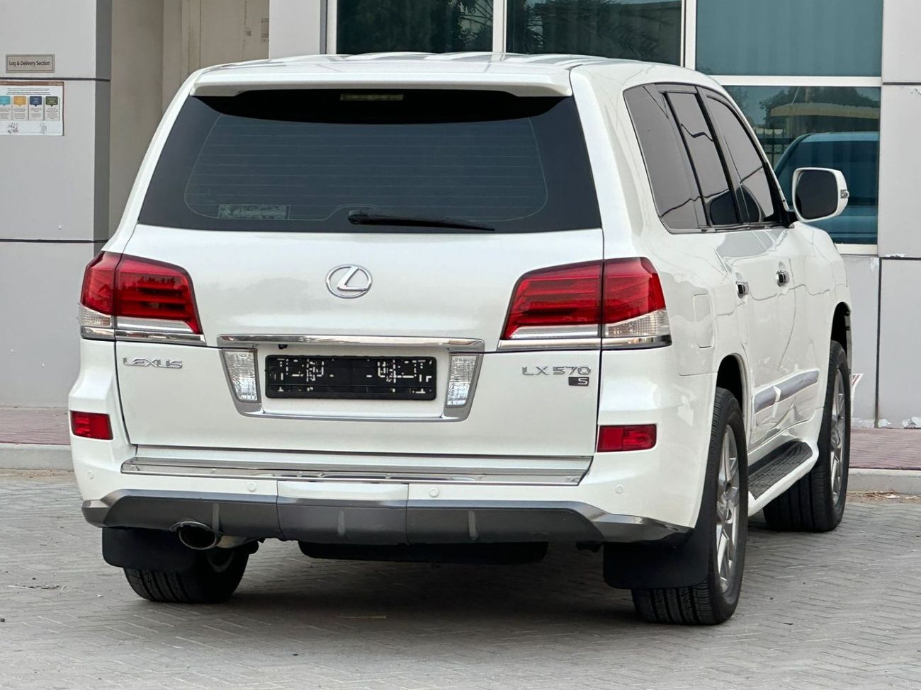 لكزس LX 570 تيتانيوم بلس