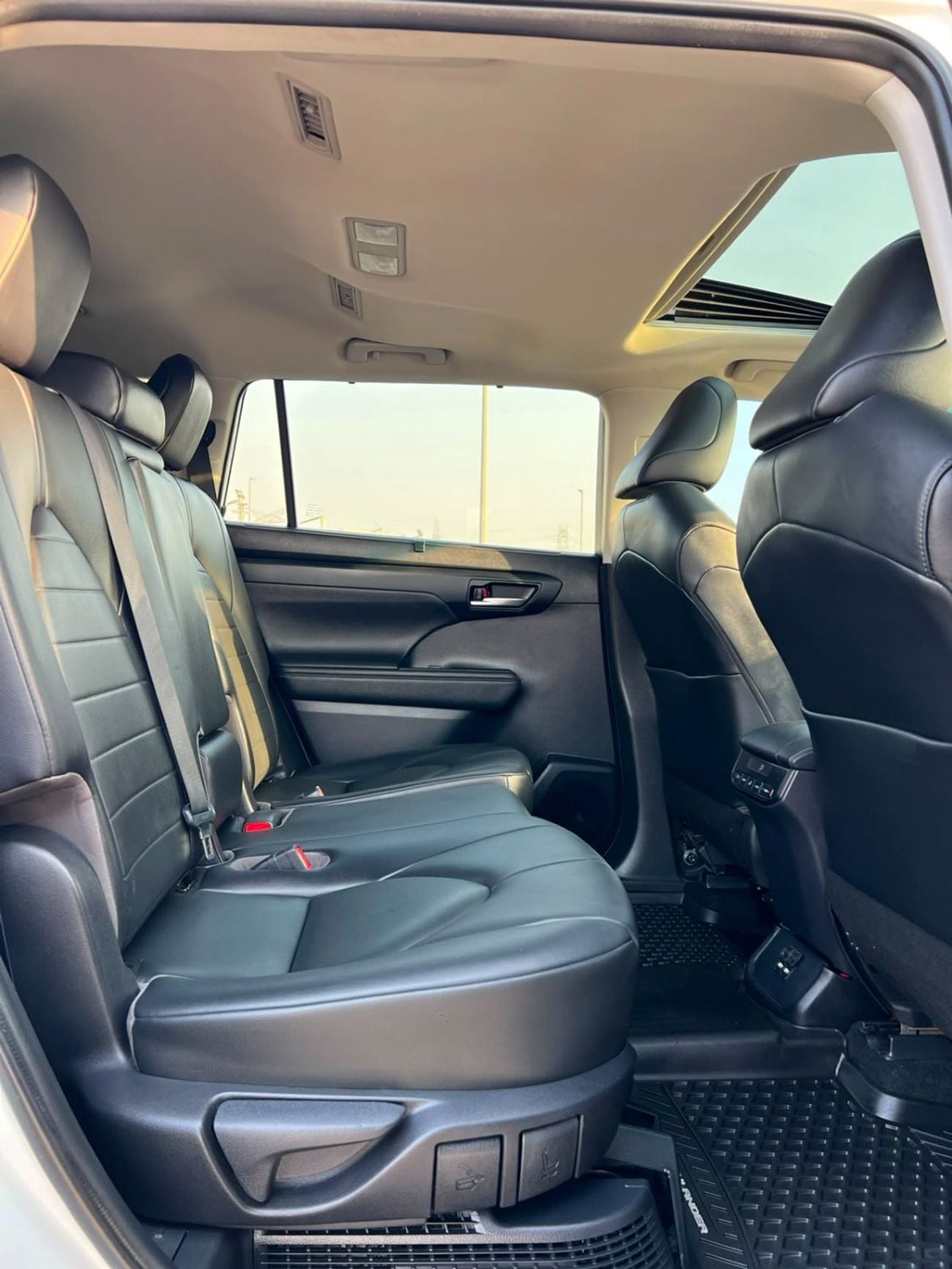 Toyota Highlander 2020 Toyota Highlander Hybrid XLE Full Option 2.5L V4 - Sunroof - Leather Seat - Rear Camera & Senso