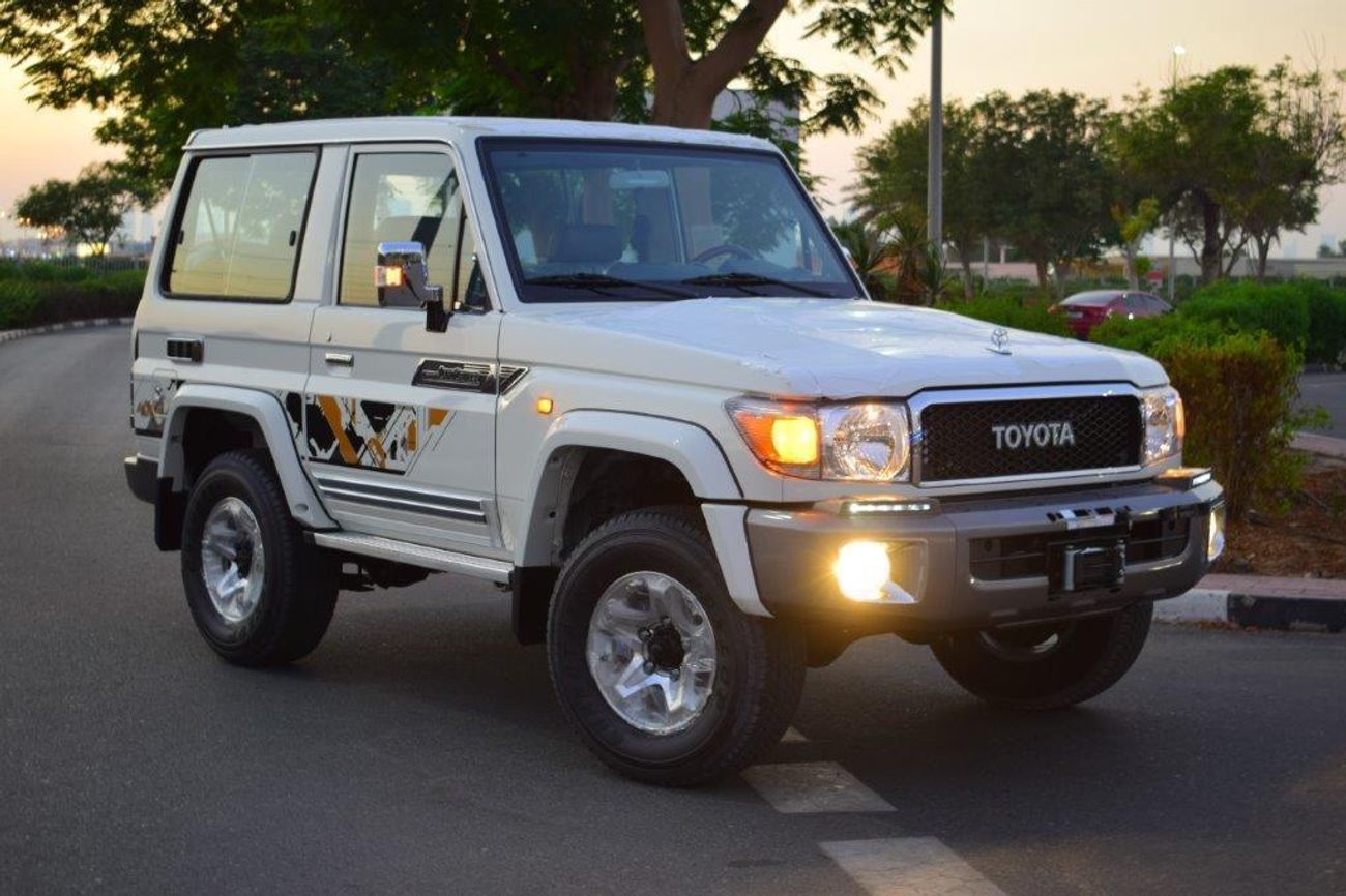 Toyota Land Cruiser 70 Xtreme V6 4.0L- Full Option