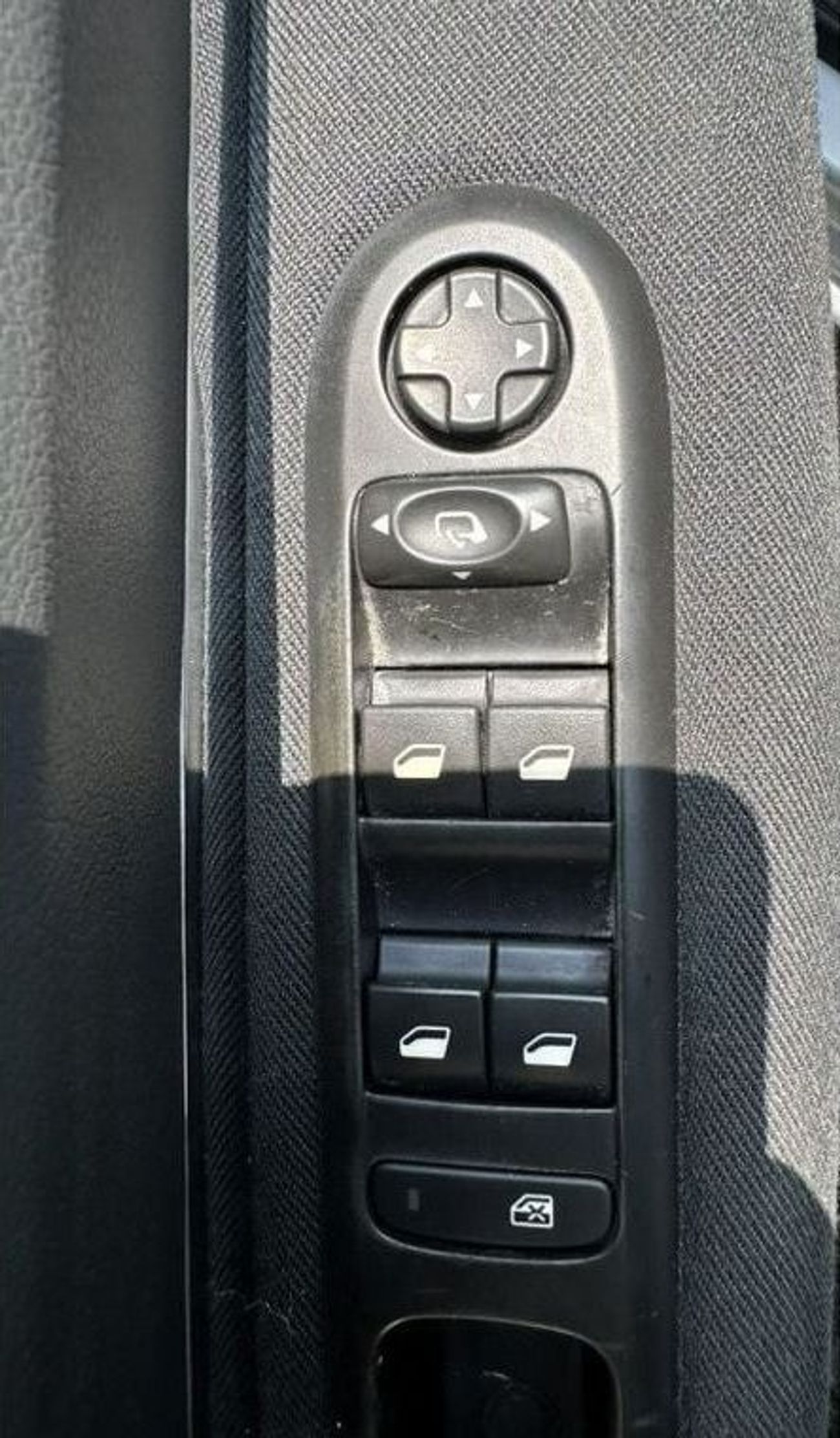 Peugeot 5008 Premium ACCIDENTS FREE - GCC - ORIGINAL PAINT - 1600 CC - PERFECT CONDITION INSIDE OUT