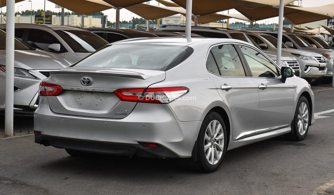 Toyota Camry HYBRID LE