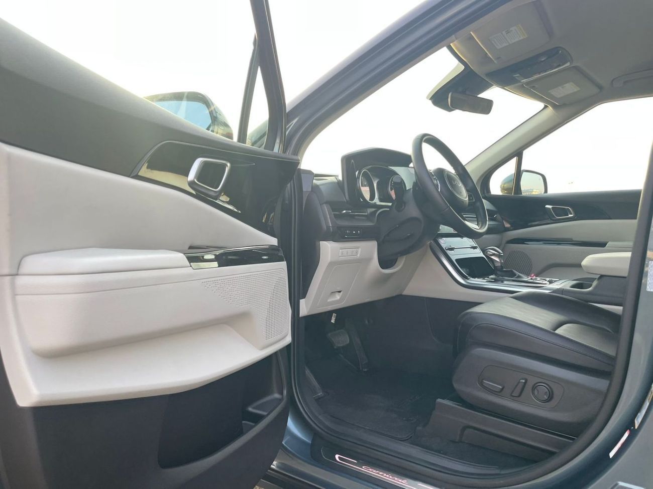 Kia Carnival 2024 Kia Carnival EX 3.5L V6 - Full Option - 8 Seater - Front & Rear Radar Sensor - Trunk / Door Ful