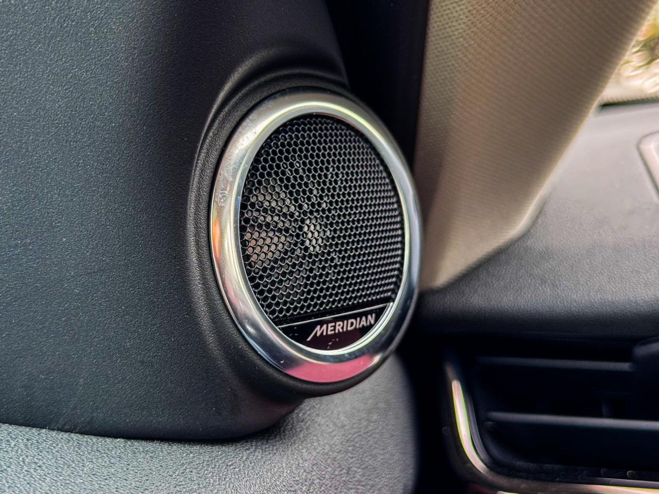 Land Rover Range Rover Evoque Land Rover Range Rover Evoque SE P250 Dynamic 2.0L