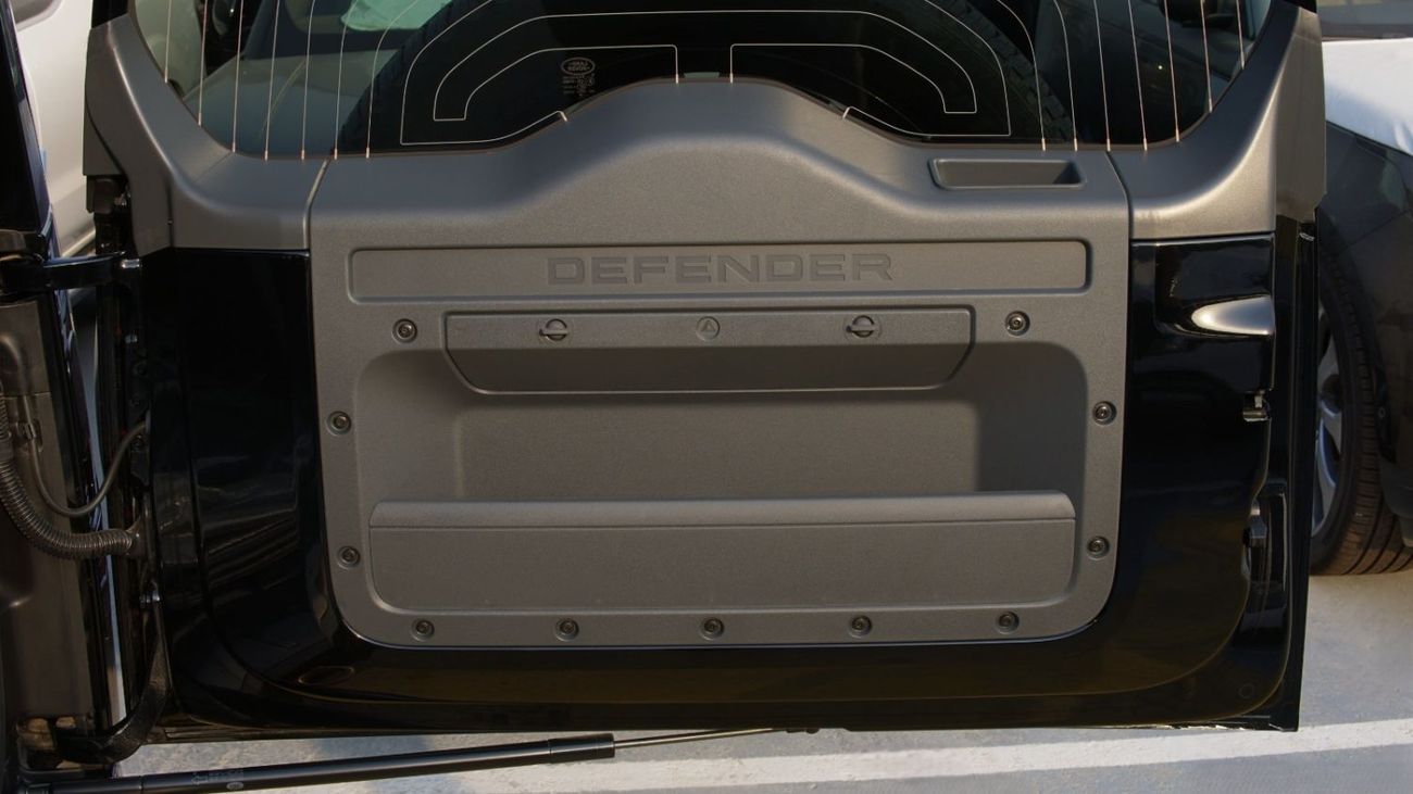 Land Rover Defender 110 OCTA  P635 | Borasco Grey | Light Cloud/Lunar | 635 HP