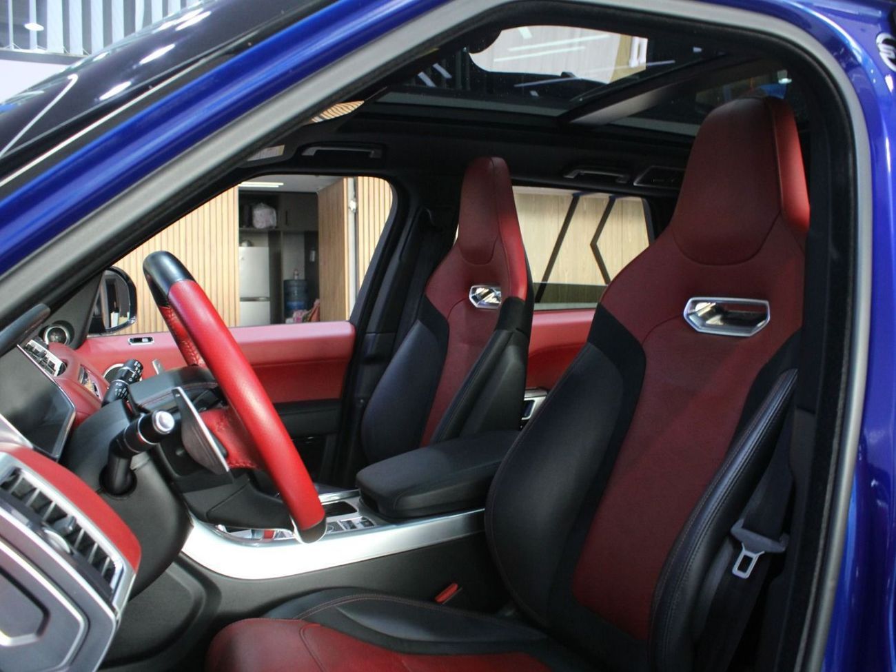 Land Rover Range Rover Sport SVR 5.0L (550 HP)