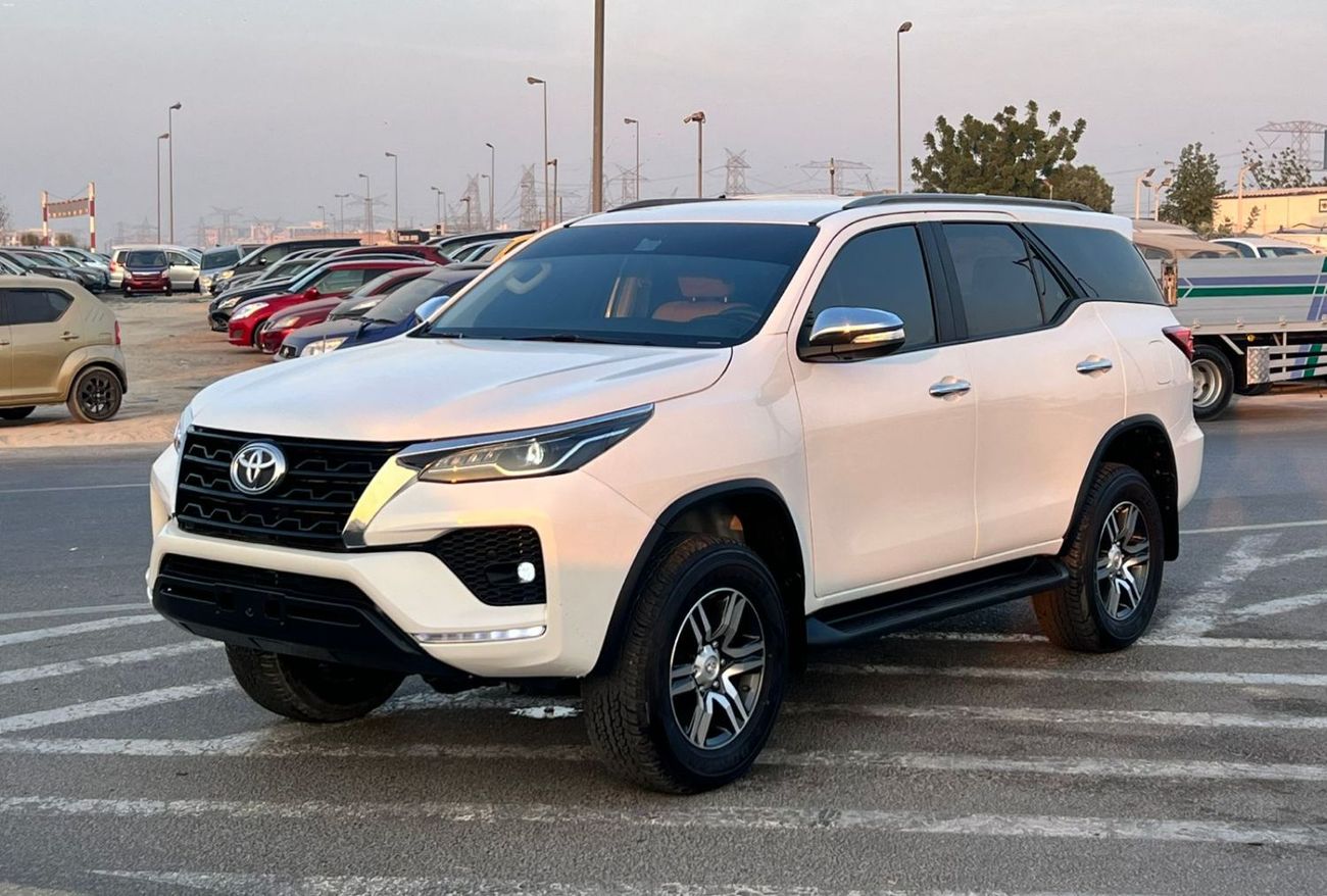 Toyota Fortuner 2025 Toyota Fortuner 2.7L V4 - AWD 4x4 - Rear Sensor - Gcc Specs - 27000 km
