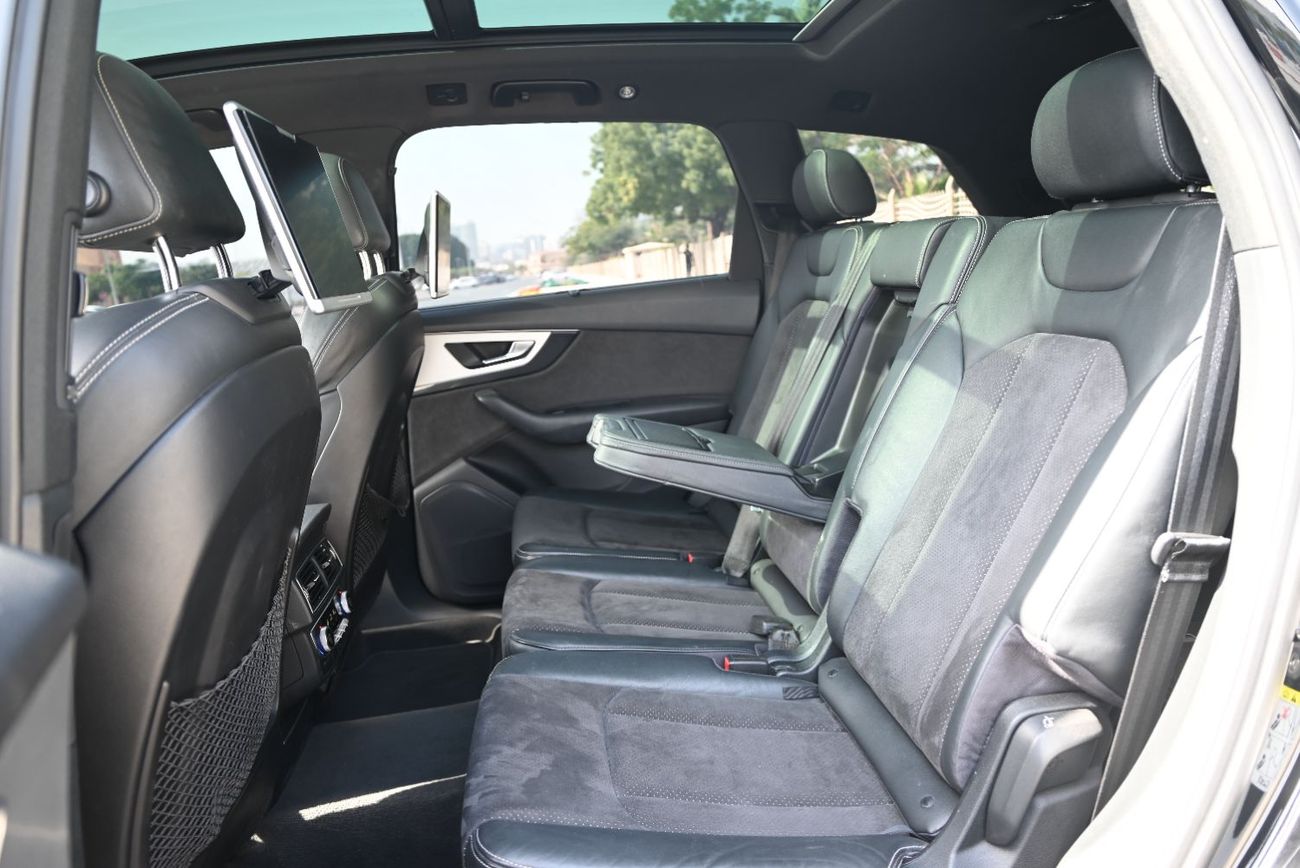 أودي Q7 45 TFSI quattro S-Line Luxury 3.0L