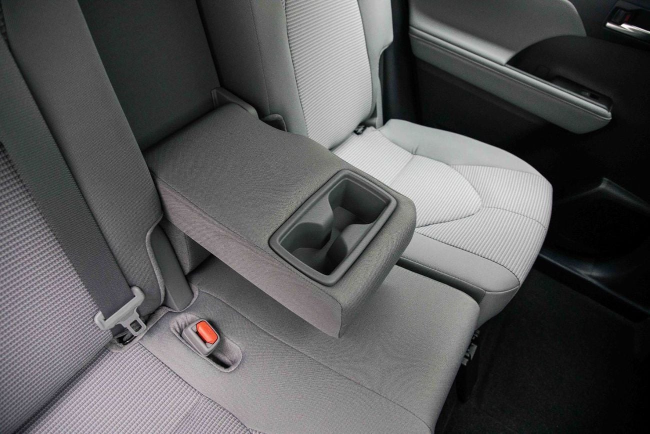 تويوتا هايلاندر GLE 2.5L Hybrid - Platinum White Pearl Inside Grey | Export Only