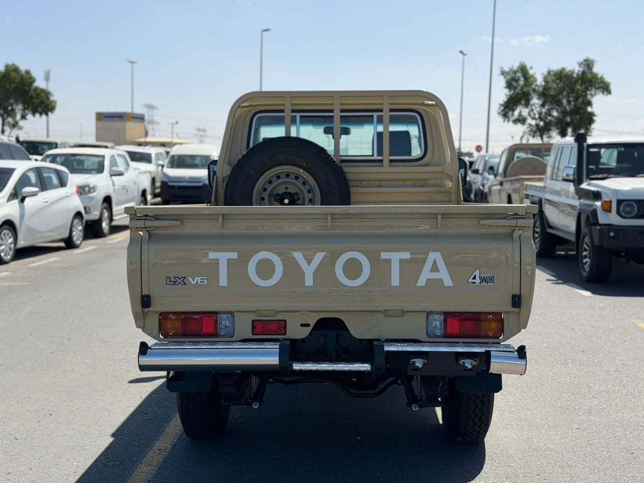 تويوتا لاند كروزر بيك آب LC79 single cabina 4,0L  Automatic model 2026 Basic Oman Spec