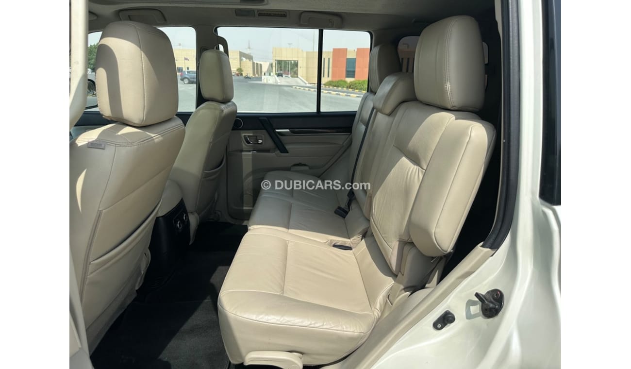 Mitsubishi Pajero موديل 2010 خليجي حاله ممتازه جدا من الداخل والخارج