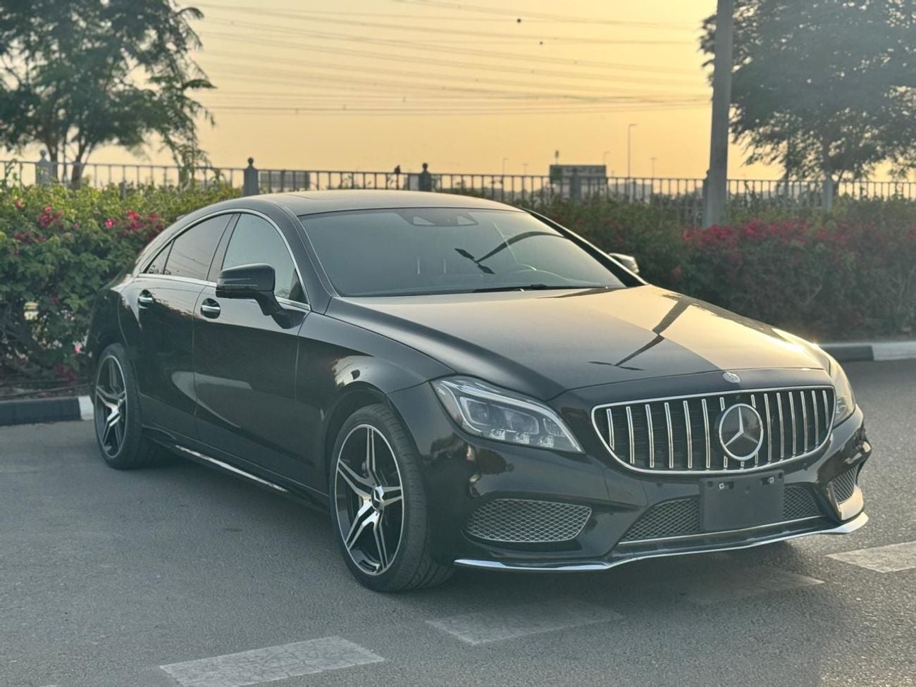 Mercedes-Benz CLS 550 Mercedes-Benz CLS 550 – 2016 | V8 Biturbo | Japanese Specs  A perfect combination of luxury, perform