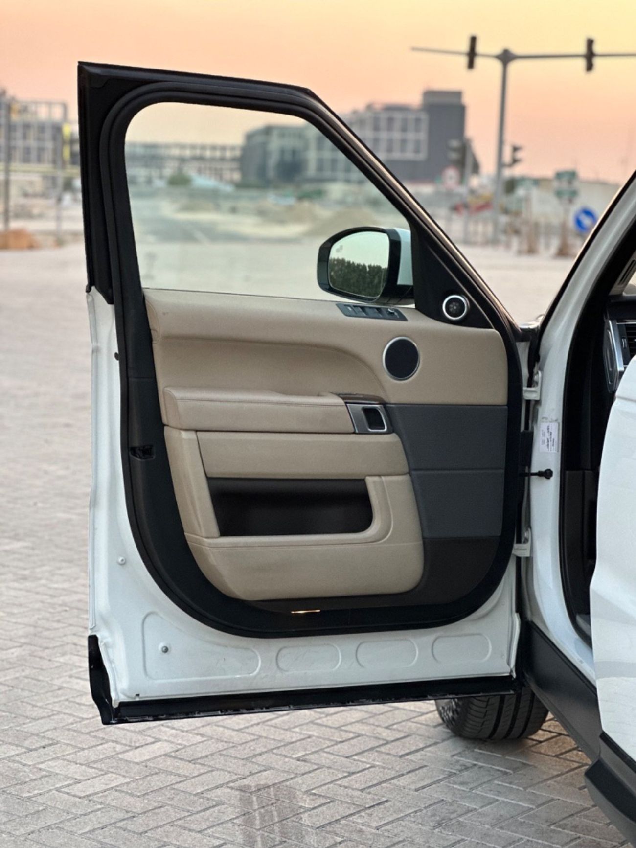 Land Rover Range Rover Sport MODEL 2017 GCC CAR PERFECT CONDITION INSIDE AND OUTSIDE FULL OPTION PANORAMIC ROOF LEATHER SEATS