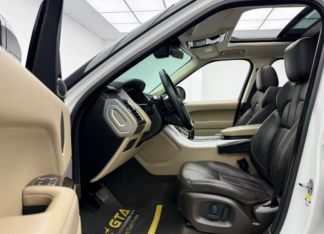 Land Rover Range Rover Sport HSE 3.0L (340 HP) 2017 Range Rover Sport HSE, Full Land Rover Service History, GCC