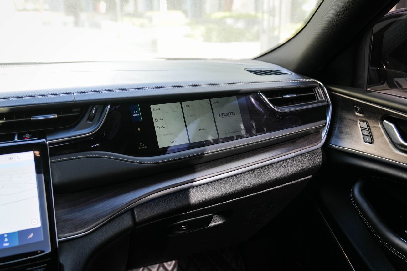 جيب جراند شيروكي overland 7seater