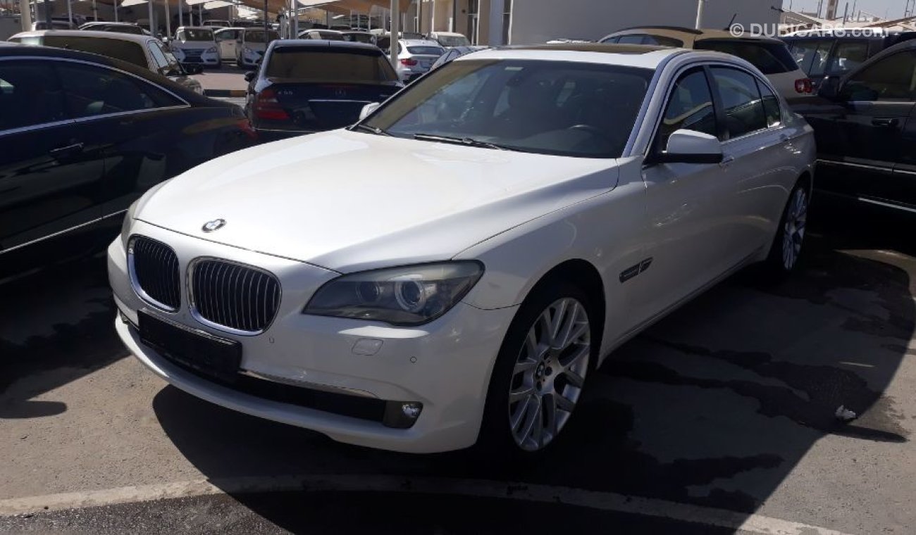 BMW 730Li 2012 Gulf specs low mileage clean car very good condition