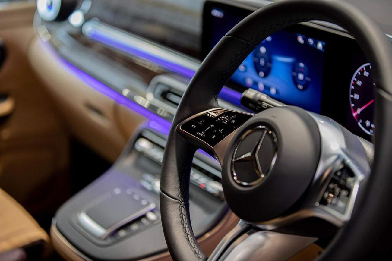 Mercedes-Benz V 300 XLWB Luxury VIP Senzati Interior. Mercedes-Benz Approved Conversion