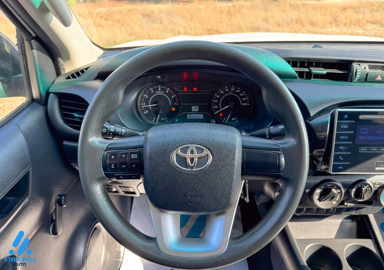 Toyota Hilux 2017 GL 2.7L 4WD AT Double Cabin Petrol / Well Maintained / Excellent Condition / GCC