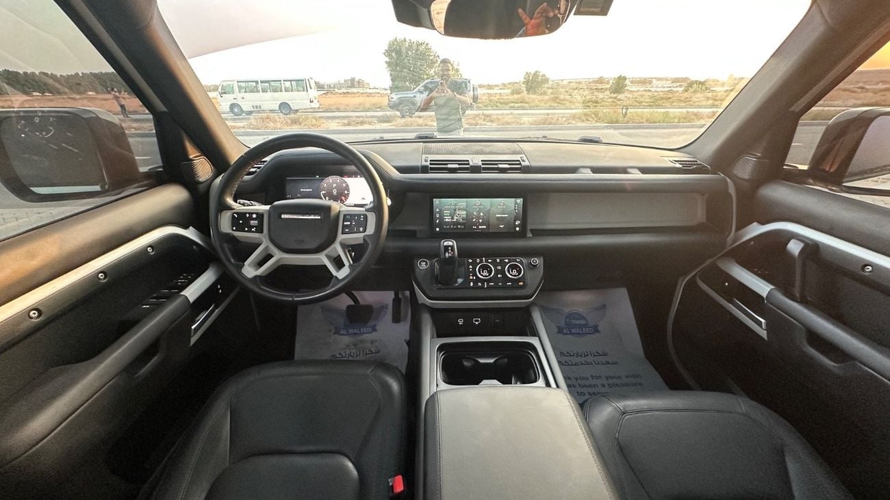 Land Rover Defender 110 S P300