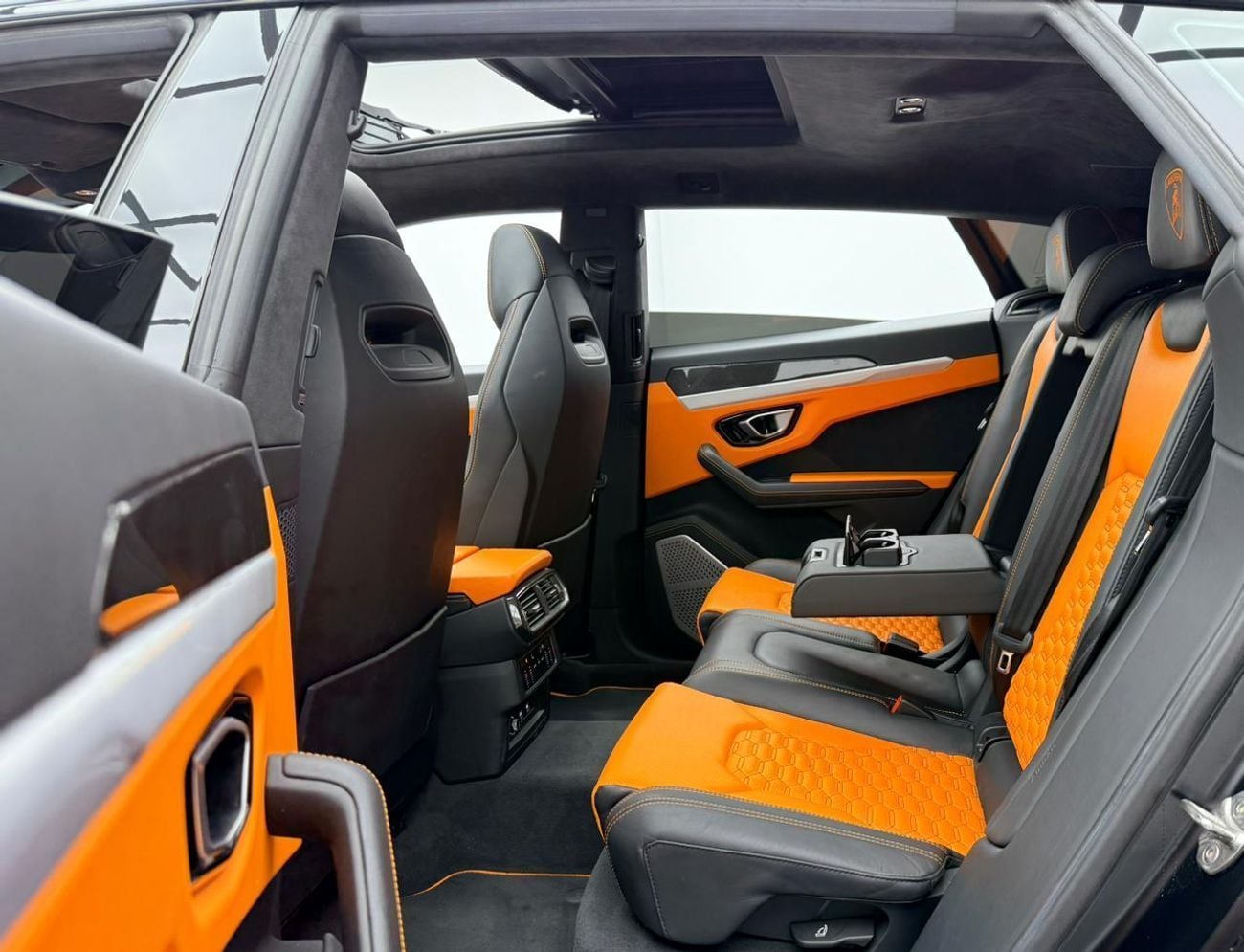Lamborghini Urus STD 2021 Lamborghini Urus, Warranty, Full Service History, Very Low Km, Excellent Condition, GCC