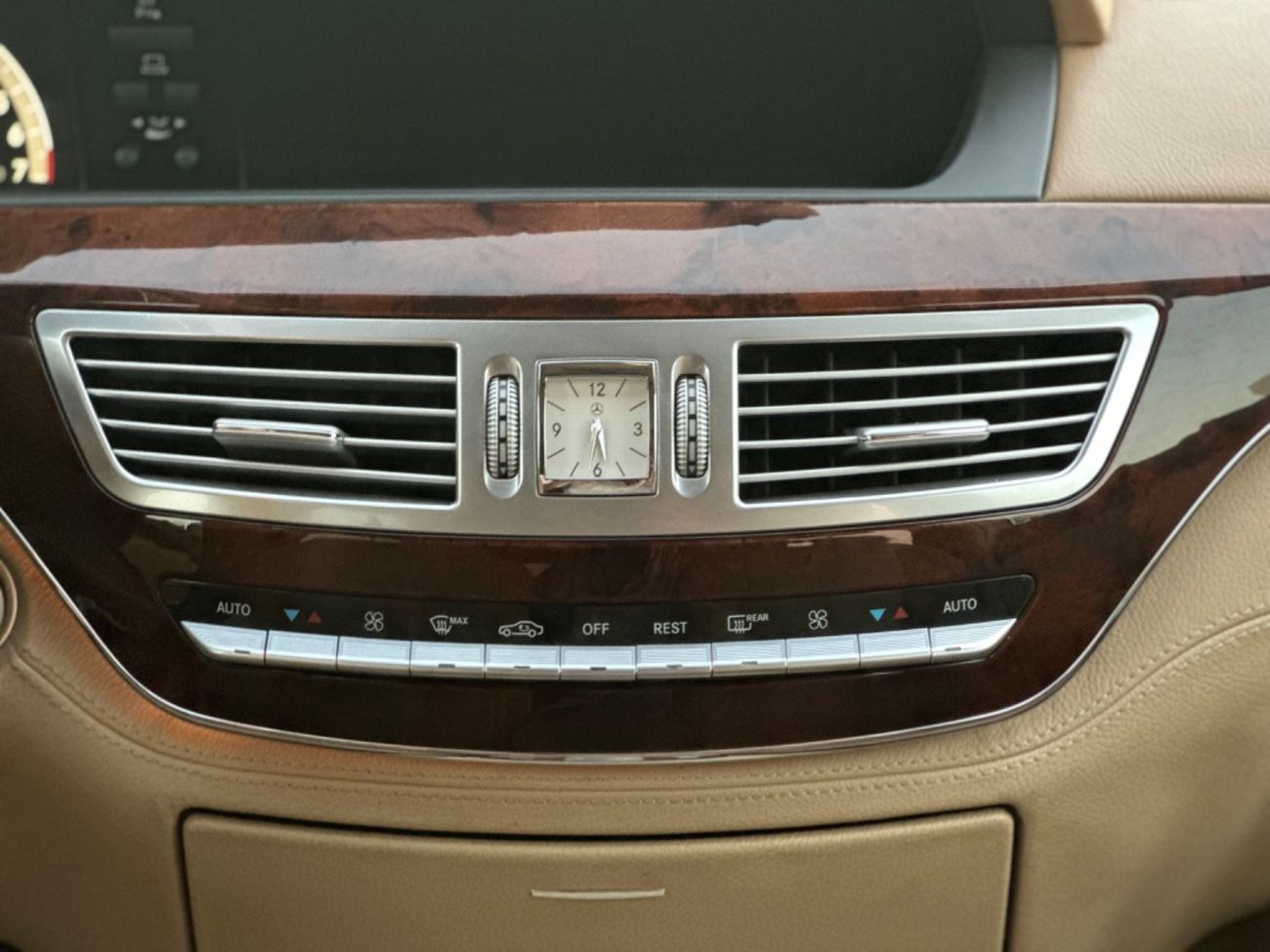 Mercedes-Benz S 350 GCC MODEL 2009 car perfect condition inside and outside full  option sun roof leather seats  screen 