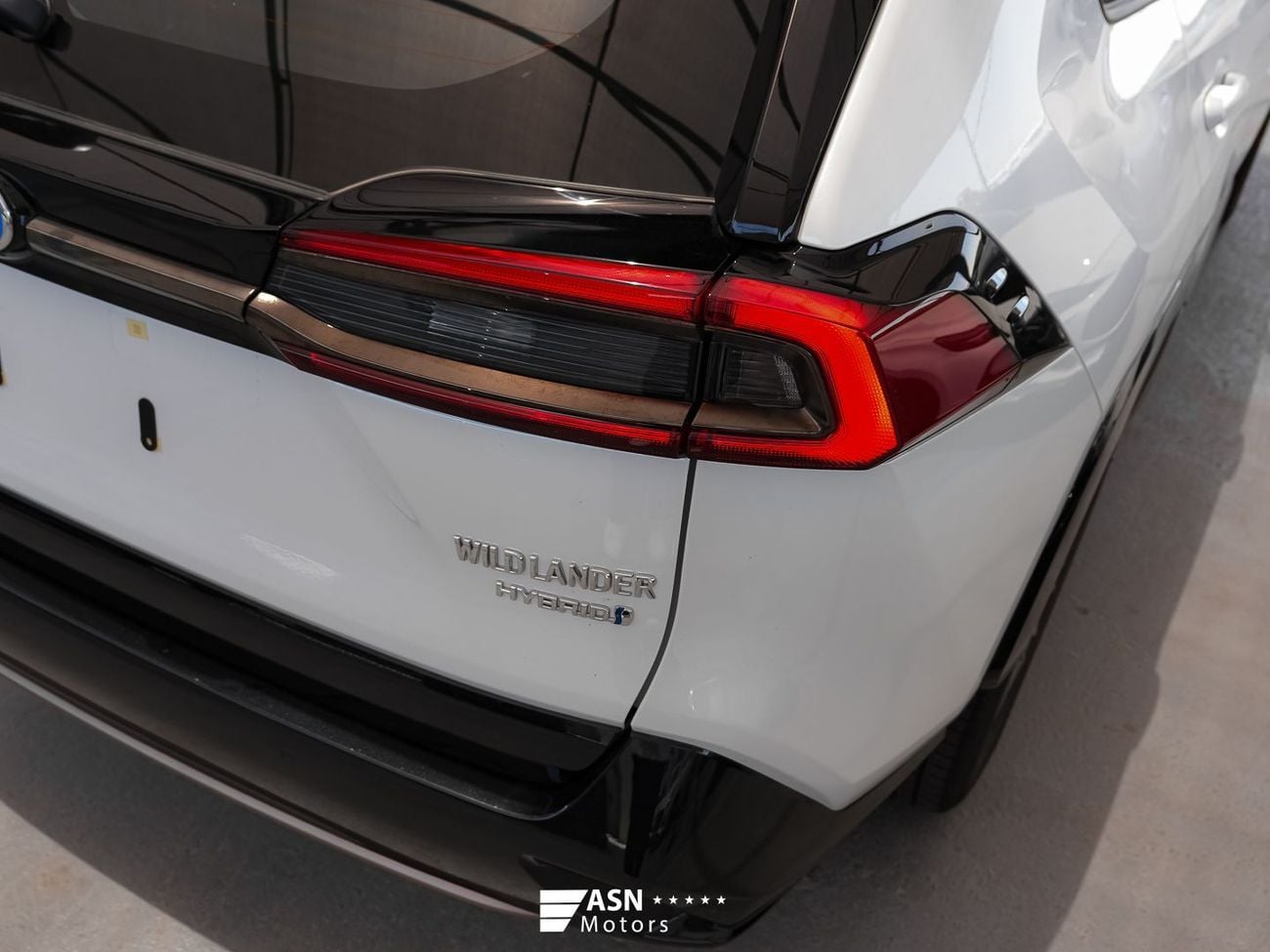 تويوتا وايلدلاندر  2.5L Hybrid 4WD 2025 (Clearance Price)