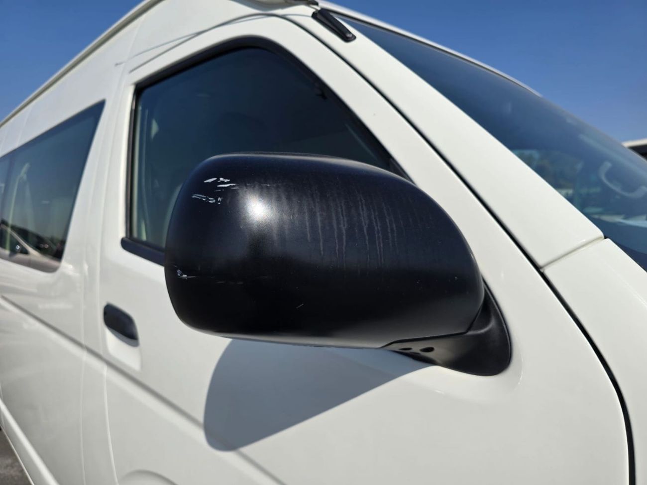 Toyota Hiace TOYOTA HIACE COMMUTER VAN RHD 2016 MODEL 3.0 L DIESEL AUTOMATIC(PM30307)