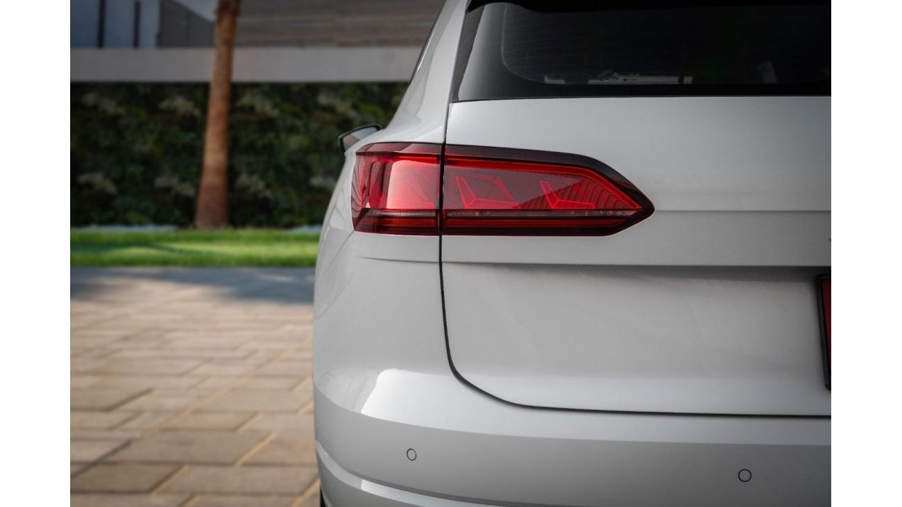 فولكس واجن طوارق R-Line | 3,133 P.M  | 0% Downpayment | Full Agency Service History!