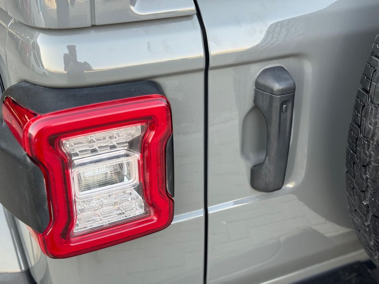 Jeep Wrangler Unlimited Sahara 3.6L SAHARA / V6 3.6L / GCC / AGENCY CHECKS/ KEYLESS ENTRY / REMOTE START / BLIND S