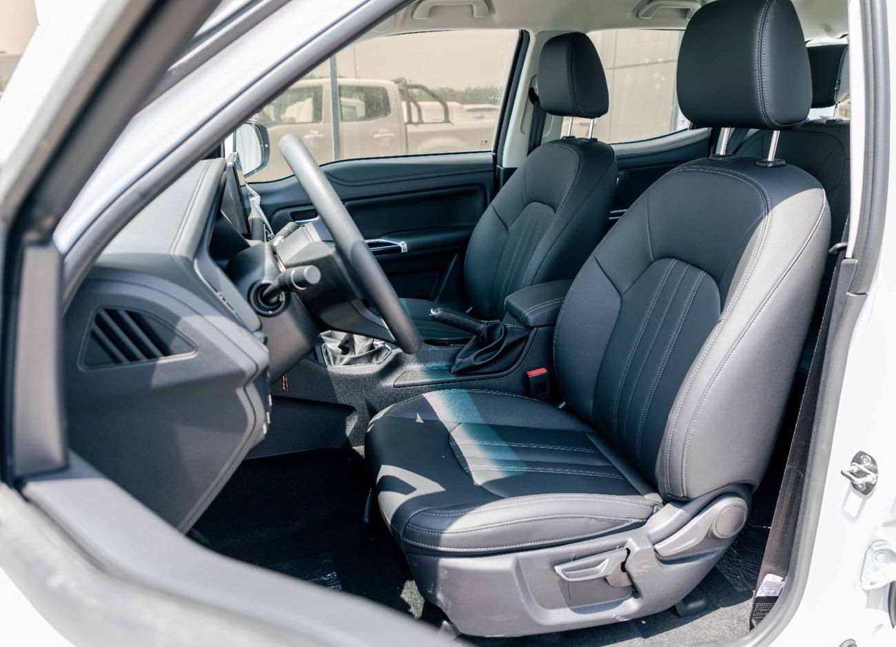 جريت وول وينغل 2026 Greatwall Wingle 7 4X2 Standard 2.0L - Manual - Titanium White Inside Black | Export Price