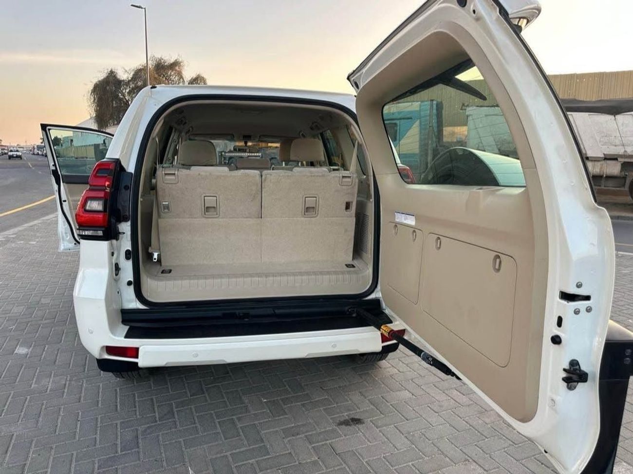 Toyota Prado toyota prado 2021 Model EXR 4۰0L v6 petrol engine colour white interior Beige Automatic 7seats power