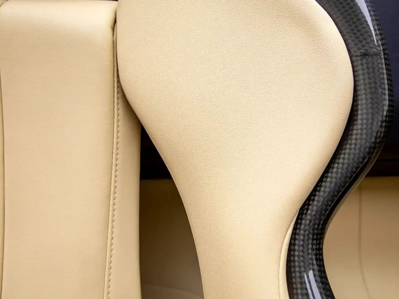 فيراري 296 GTS Standard