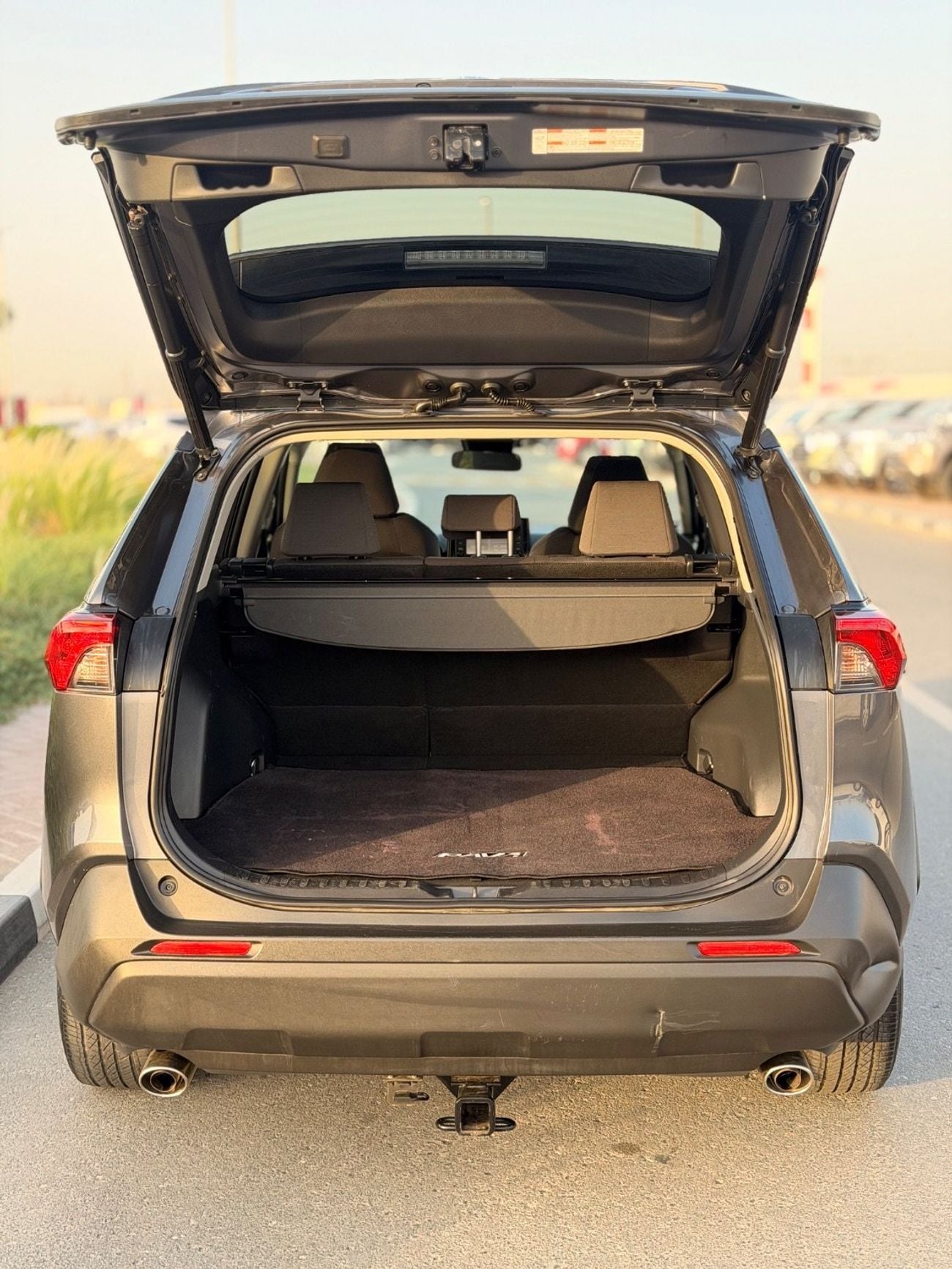 تويوتا راف ٤ XLE 4x4 Drive Full option/ sunroof, push start
