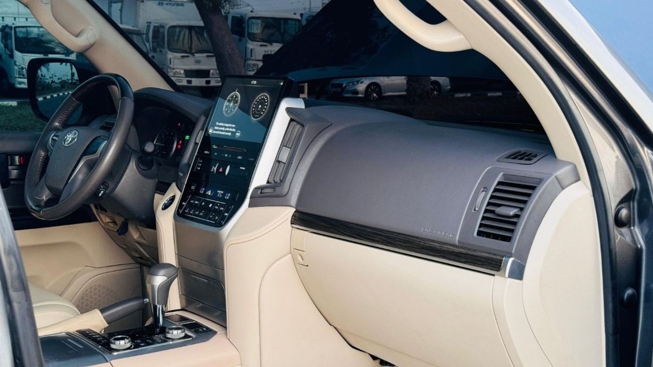 Toyota Land Cruiser PREMIUM CONDITION | 4.0L PETROL | SUNROOF | LHD | 2020 | COOL BOX | REAR VIEW CAMERA