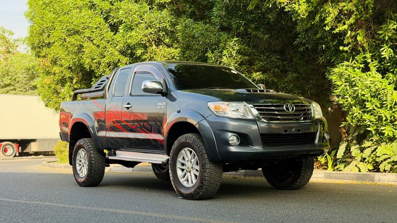 Toyota Hilux SMART CAB | MANUAL TRANSMISISON | 3.0L DIESEL | 4X4 SPORTS BAR | RHD